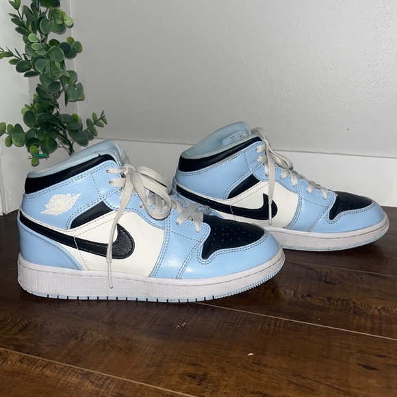 Jordan 1's Ice blue mid - Picture 2 of 3